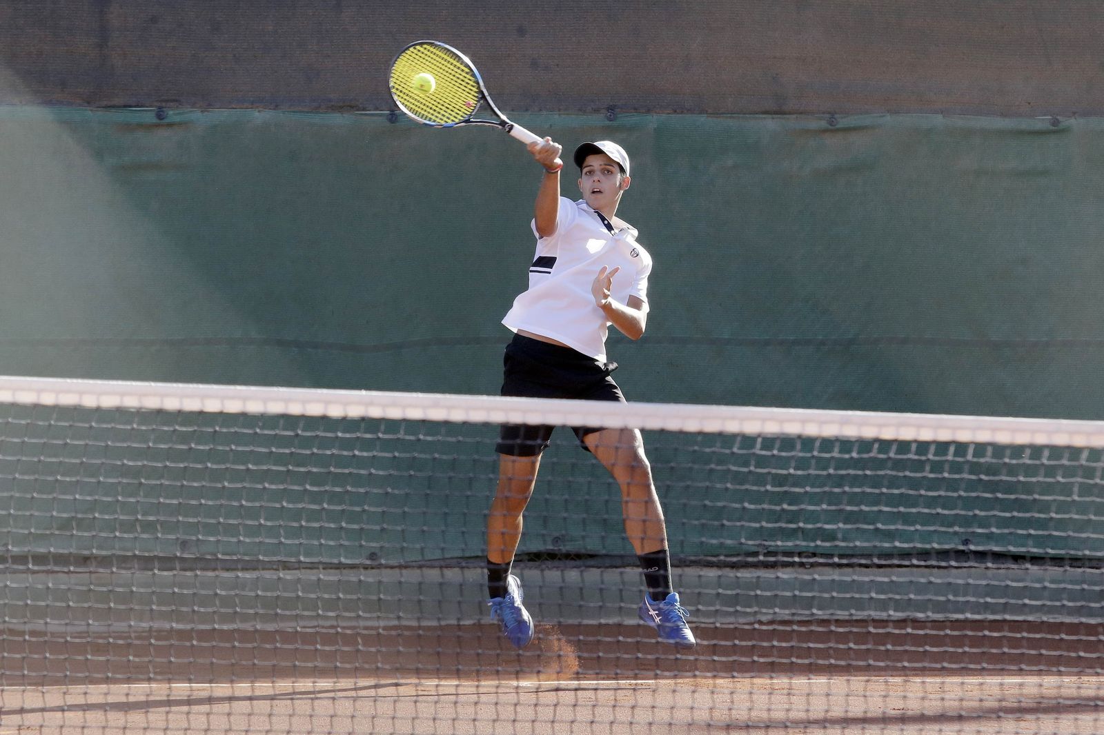 El duelo jerezano entre Guillermo Coiras (i) y Juan Pablo Cañas (d) se saldó de lado del segundo cabeza de serie.