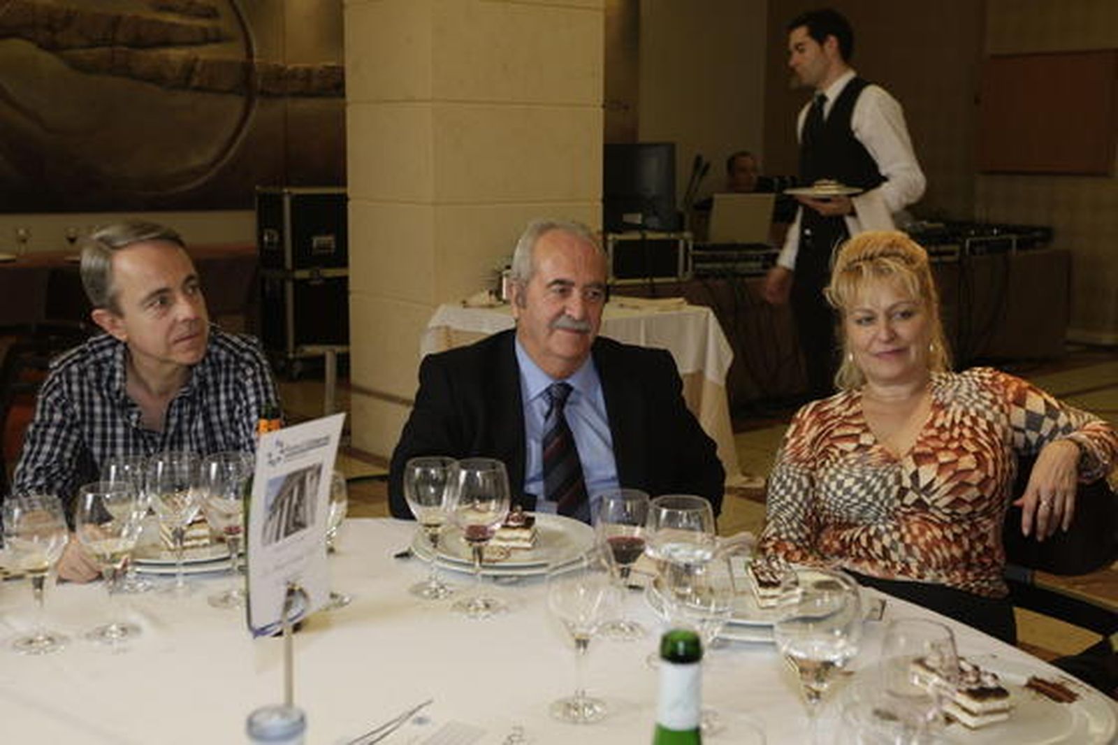 El arquitecto Alfredo Quintas con José Antonio Amate y la delegada Adela Segura.

Foto: Fran Leonardo