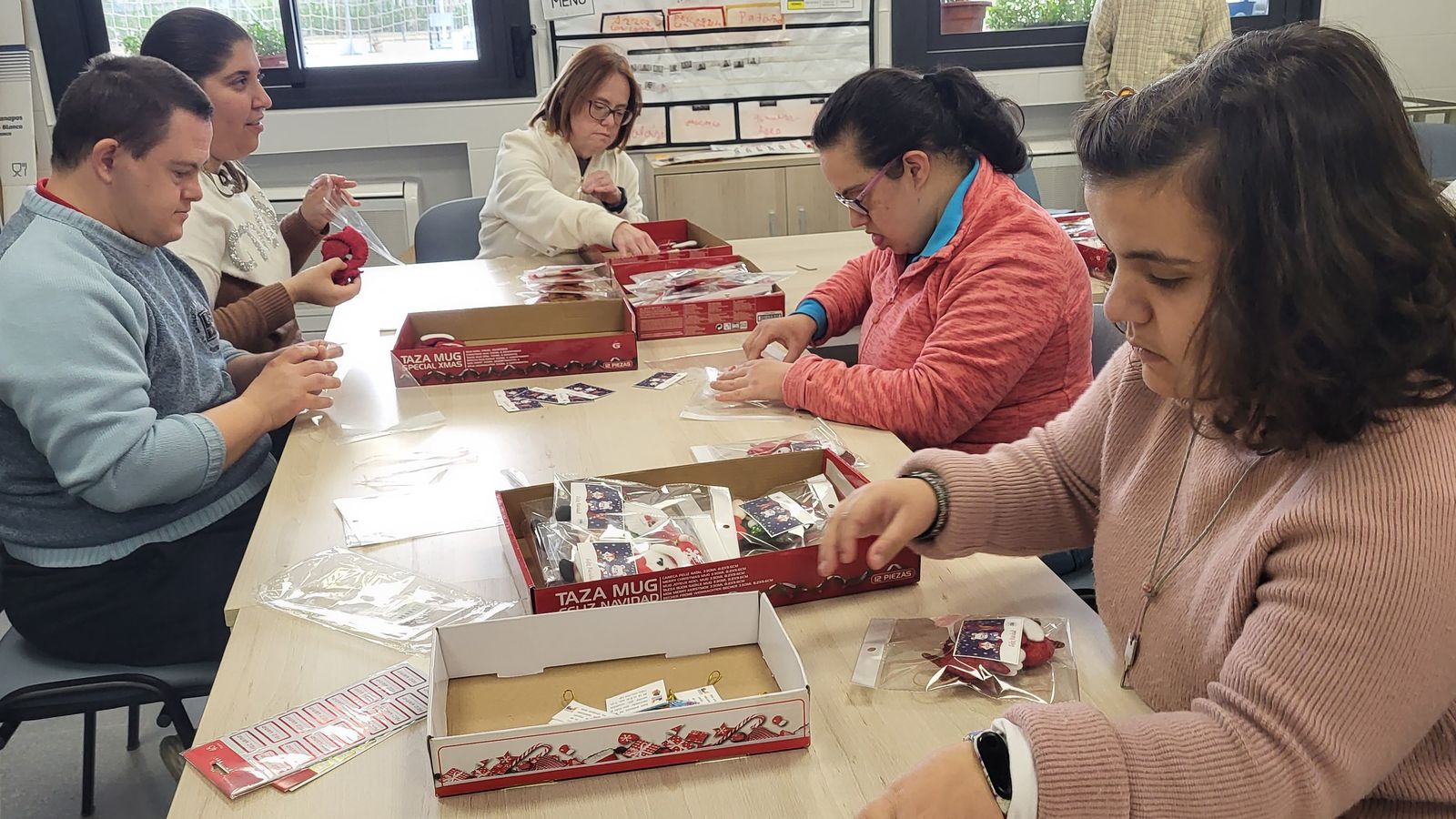 Carlos, Conchi, Laura, Desiré y Mari Carmen son algunas de las usuarias de Centro de Dia Ocupacional San José.