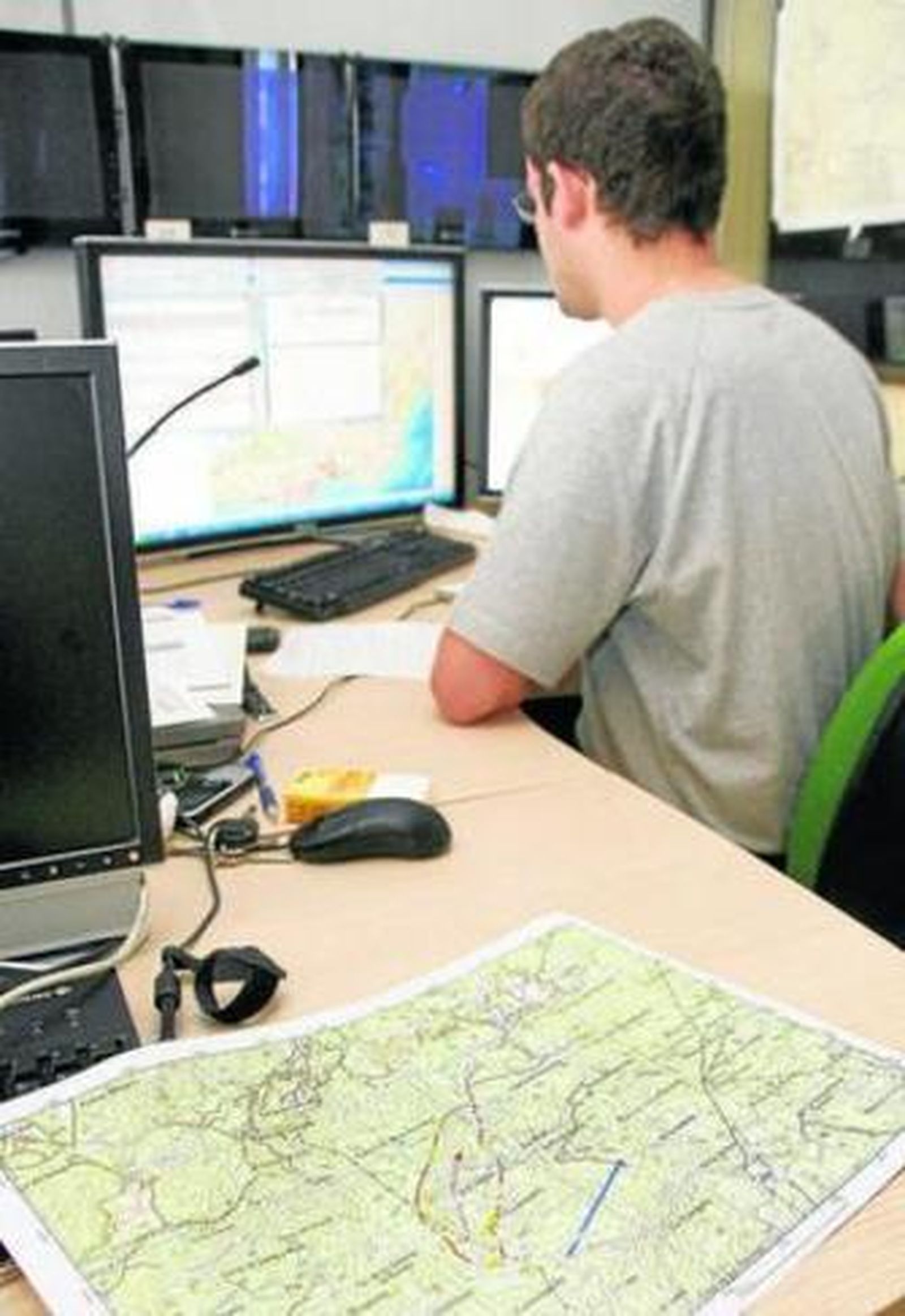 Personal trabajando en el centro de coordinación durante los incendios.