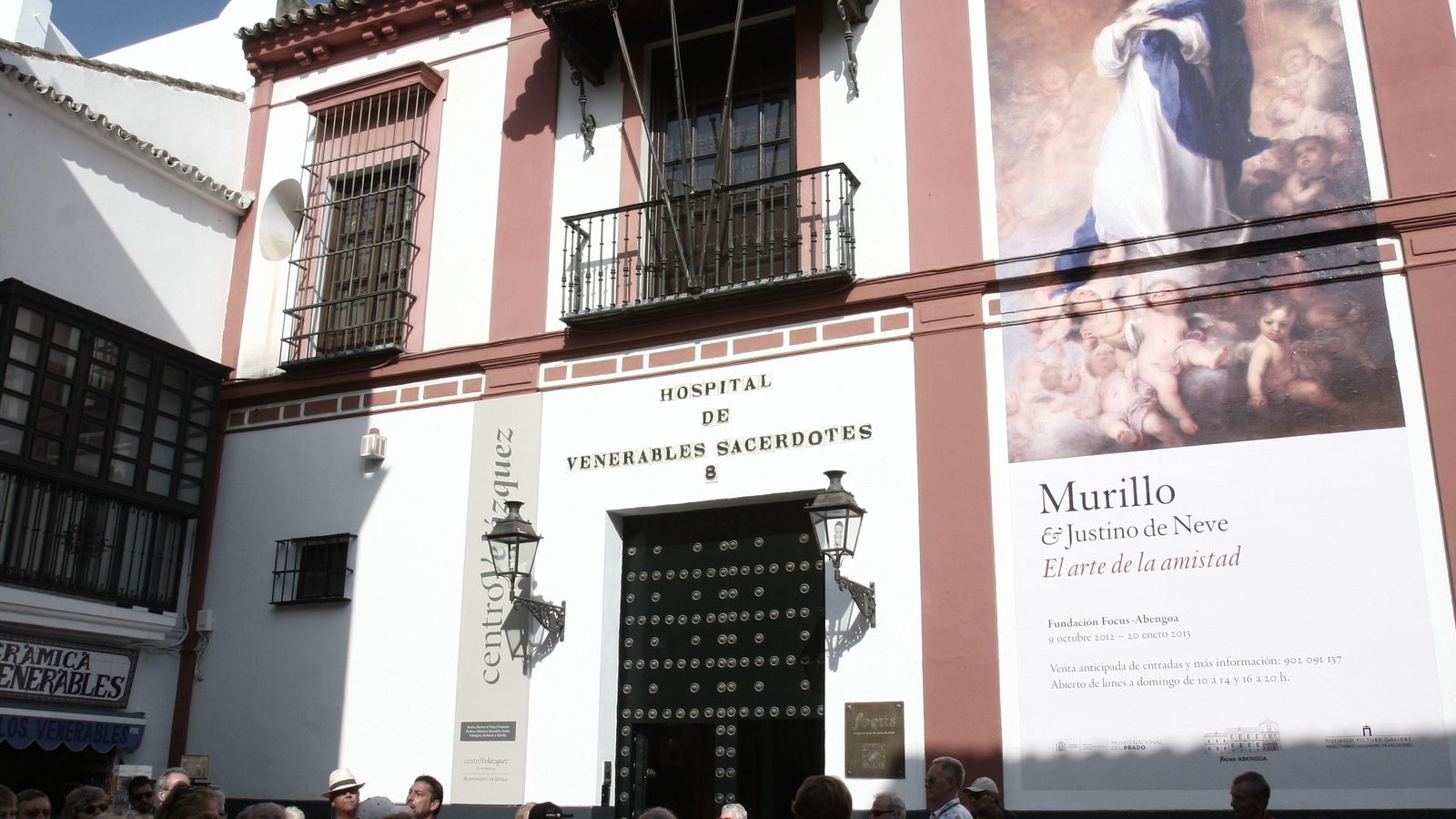 La fachada del Hospital de los Venerables.