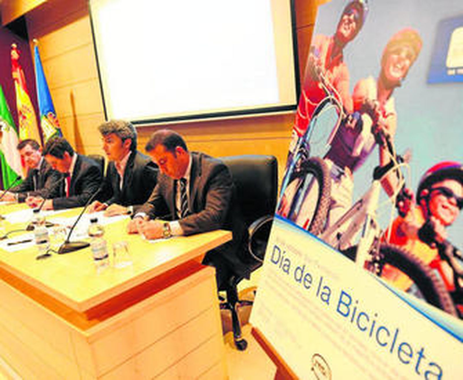 Un momento de la presentación del Día de la Bicicleta, ayer, en el Centro de Congresos.