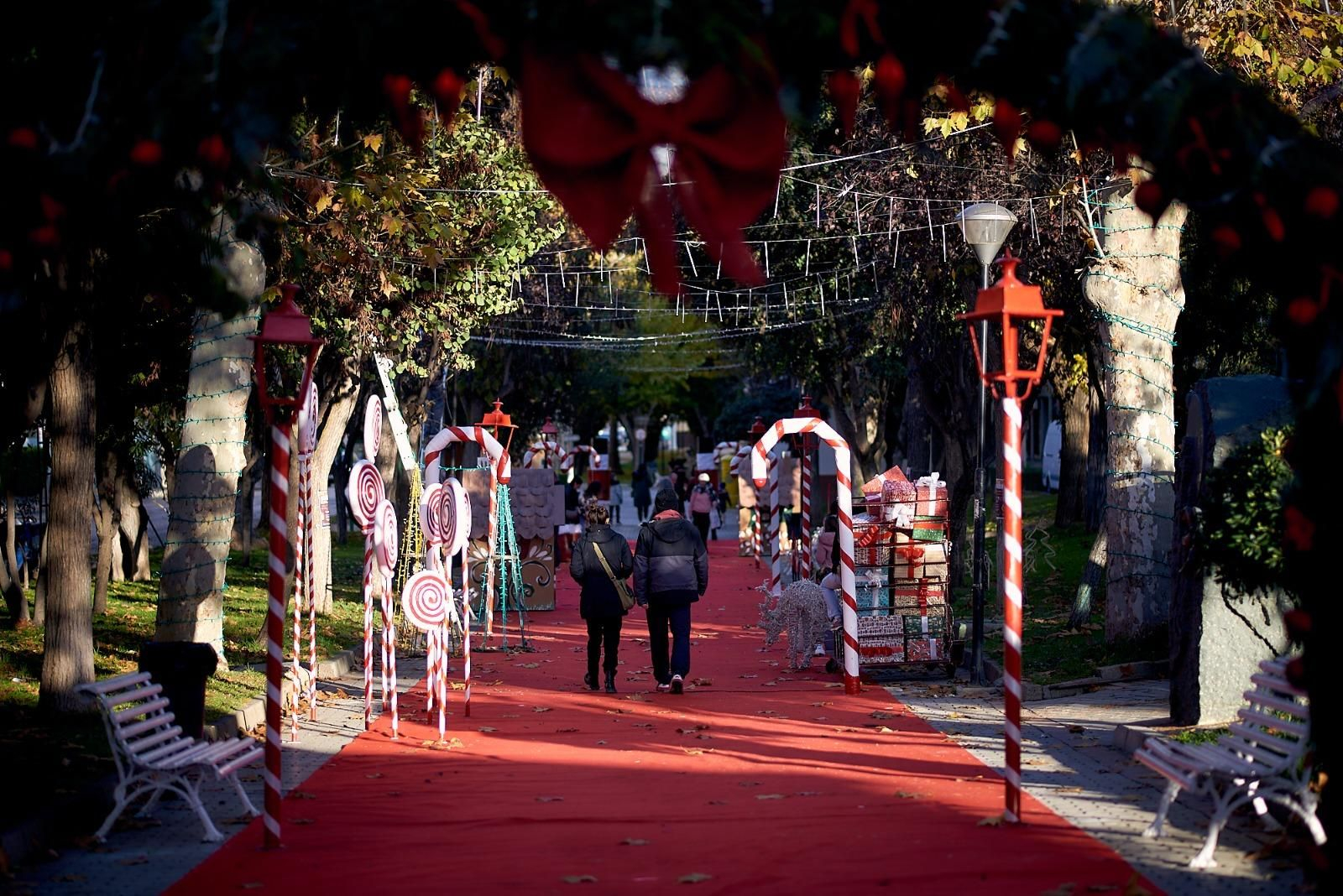 Decoración navideña del Paseo de la Estación en Padul.