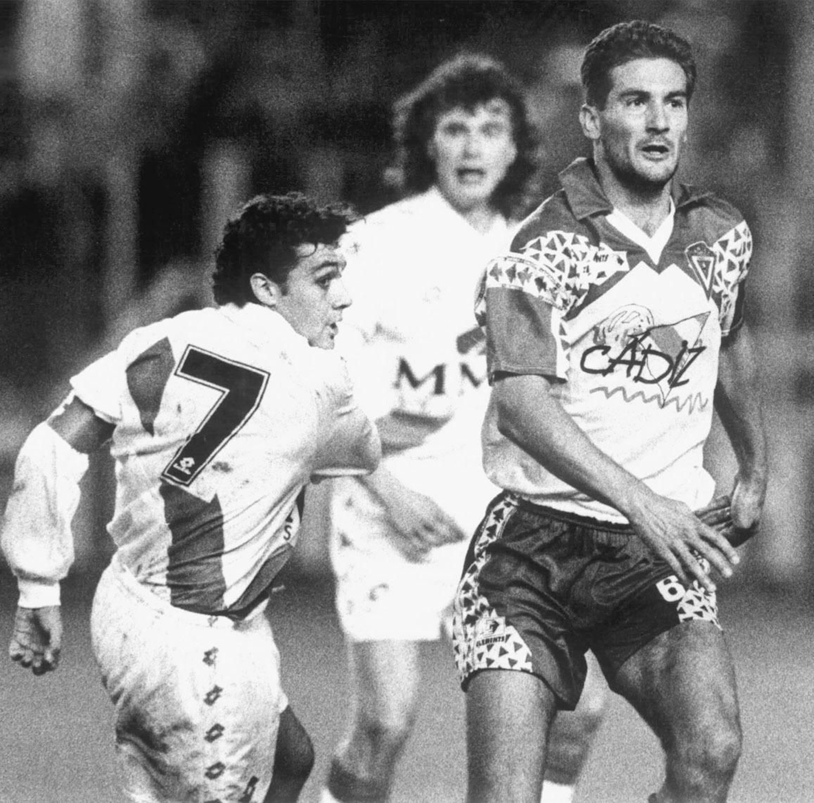 Stimac (d) pugna con Pedro Riesco, con Polster al fondo, durante un partido del Cádiz contra el Rayo Vallecano de la campaña 1992/93.
