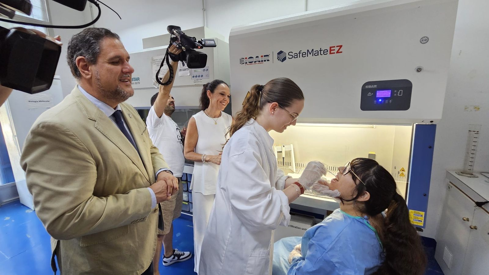 El delegado territorial de Desarrollo Educativo, Francisco Alonso, durante la visita a un centro de la capital que imparte FP