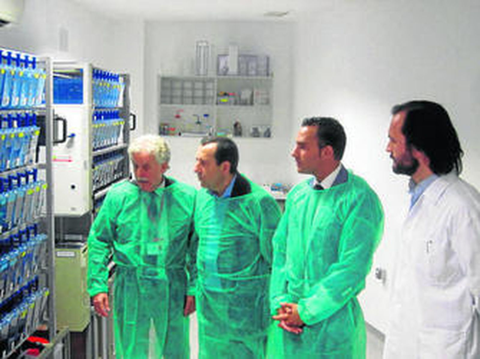 José Becerra, José Luis Ruiz Espejo, Daniel Pérez y Sebastián Cánovas, durante una visita a las instalaciones del centro.