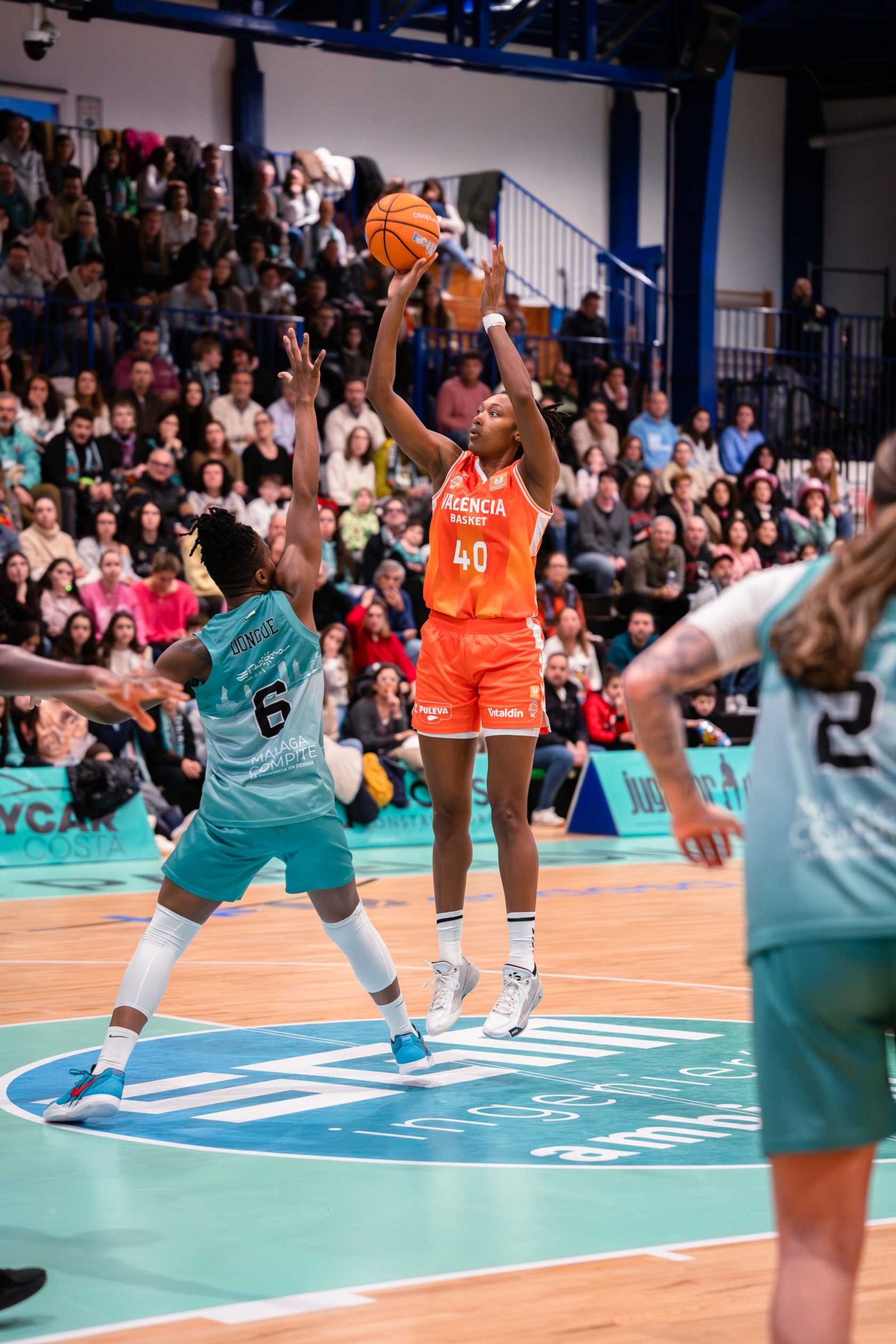 Apoteosis en Estepona; cae el campeón Valencia (67-66)