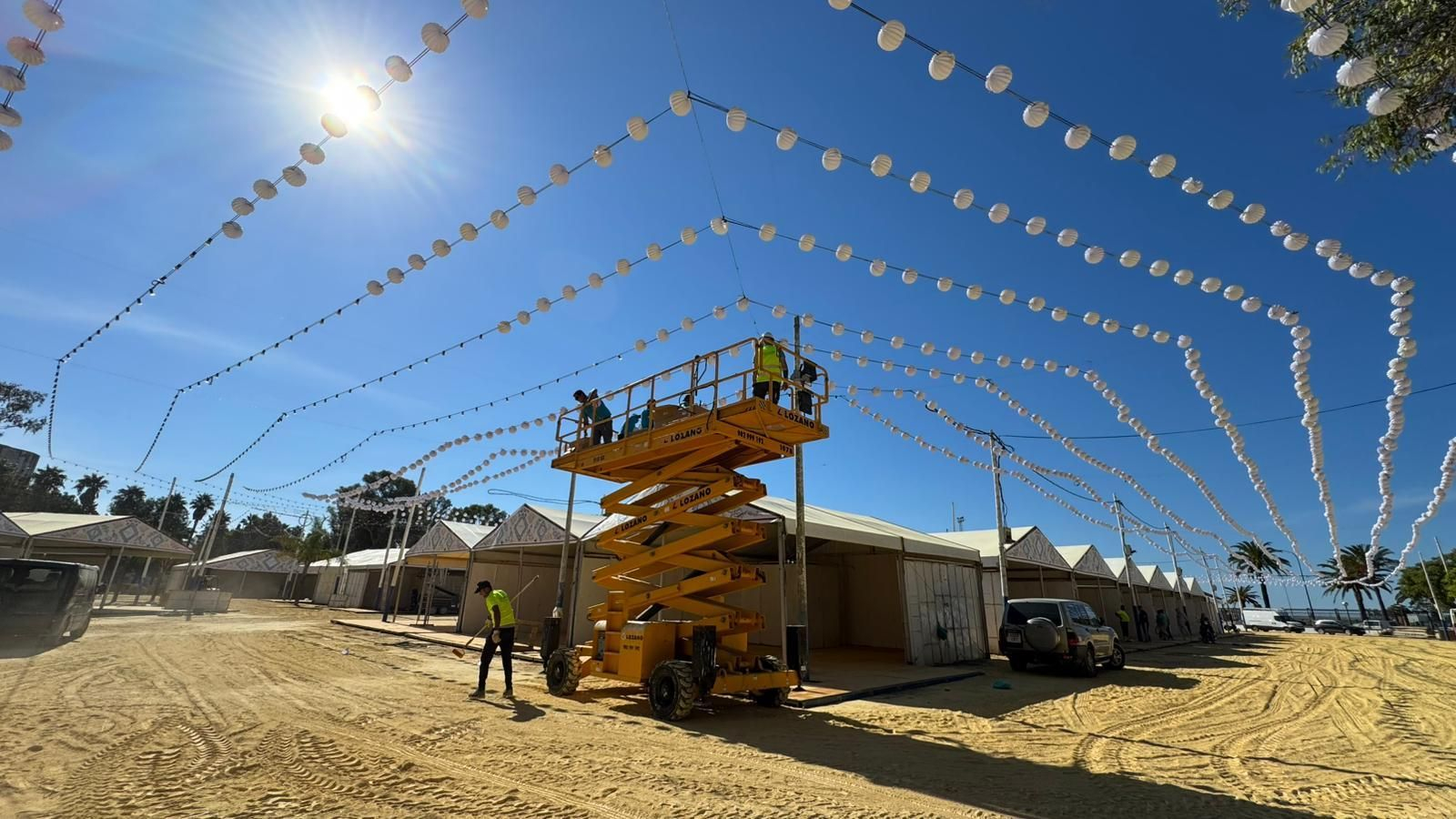 Comienza el montaje de las casetas para la Feria de Otoño y del Caballo de Huelva 2025.
