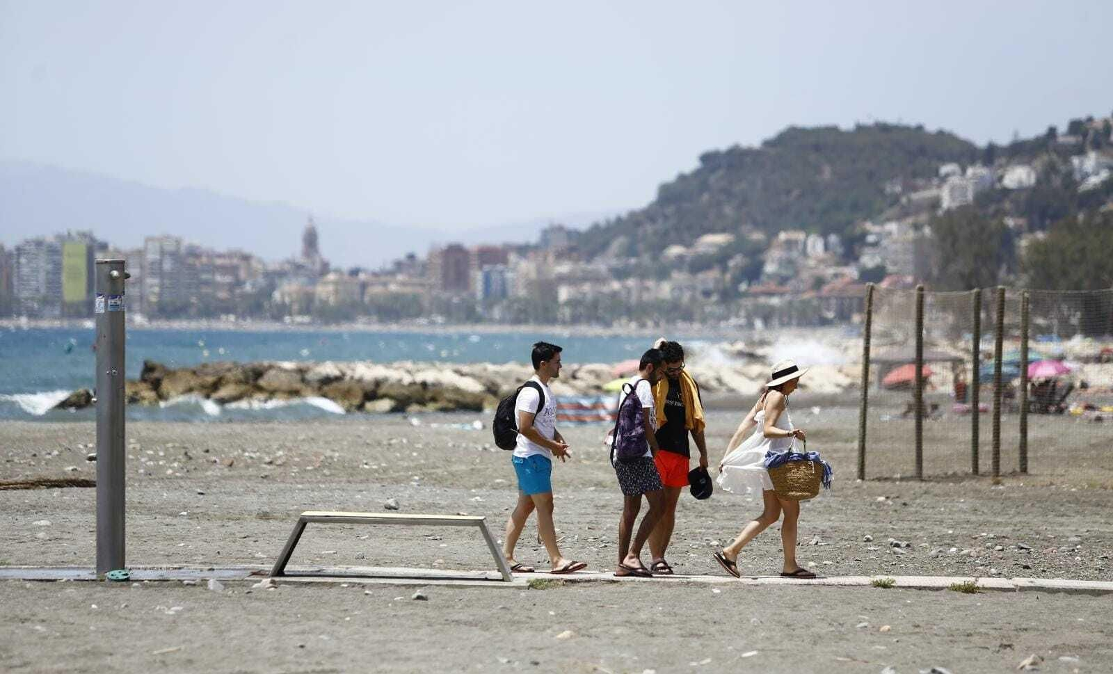 Fotos: Playas llenas en Málaga, en plena jornada electoral