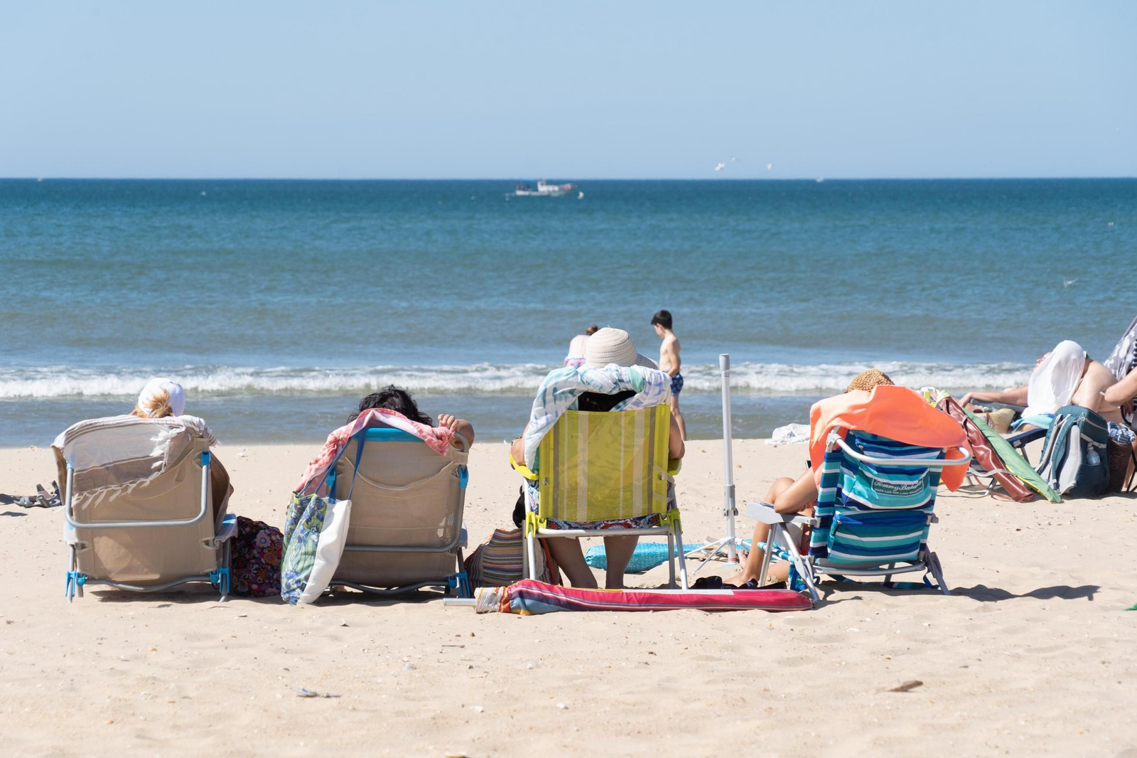 La Playa de la Bota este domingo, soleada, viva&nbsp;y&nbsp;con&nbsp;brisa