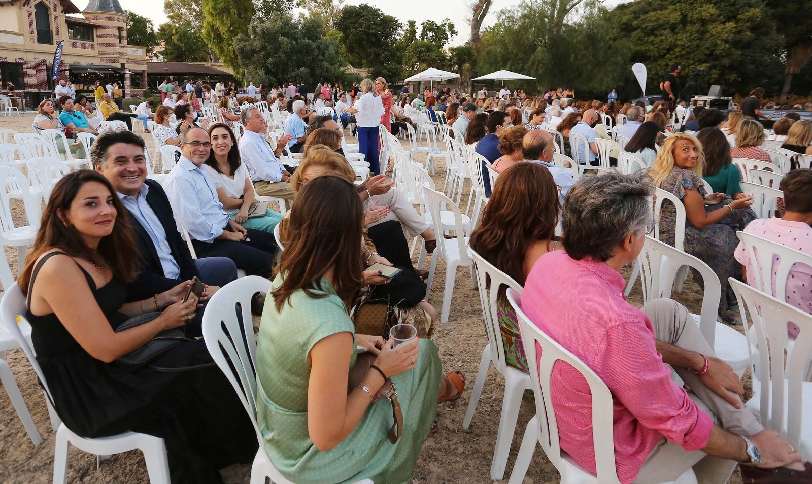 Concierto de A Dos Velas en la Real Escuela del Arte Ecuestre