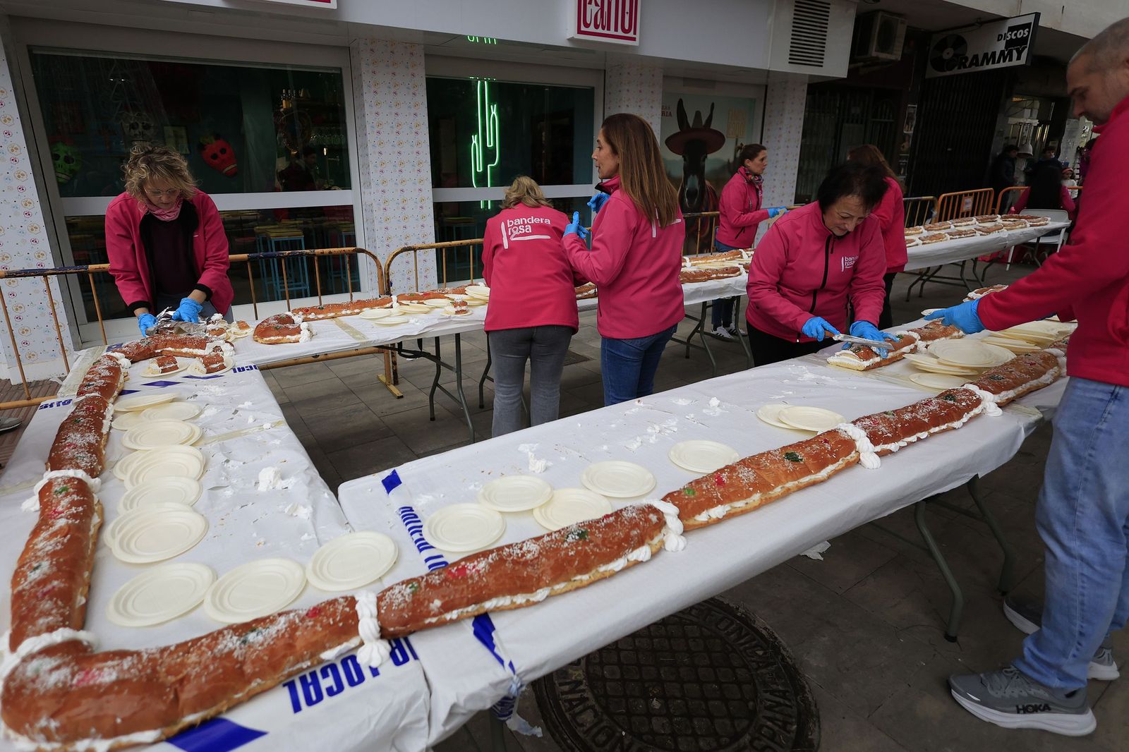 Las fotos del roscón de Reyes solidario en Algeciras