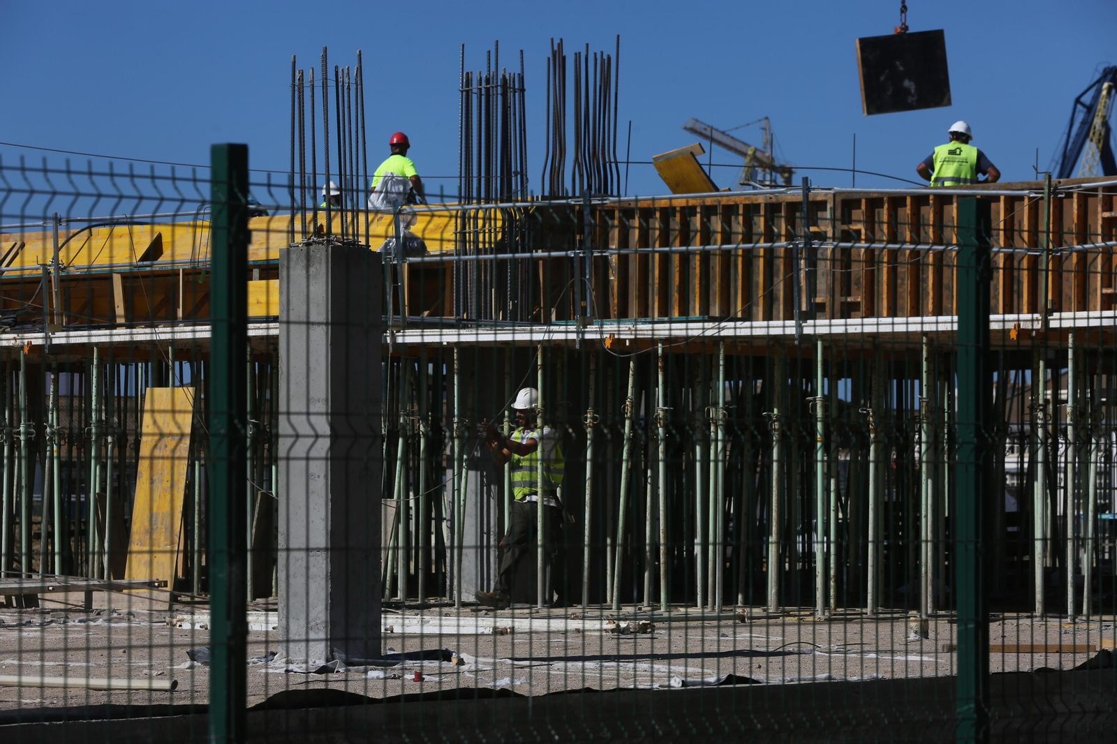Trabajadores de la construcción en una obra Trabajadores de la construcción en una obra