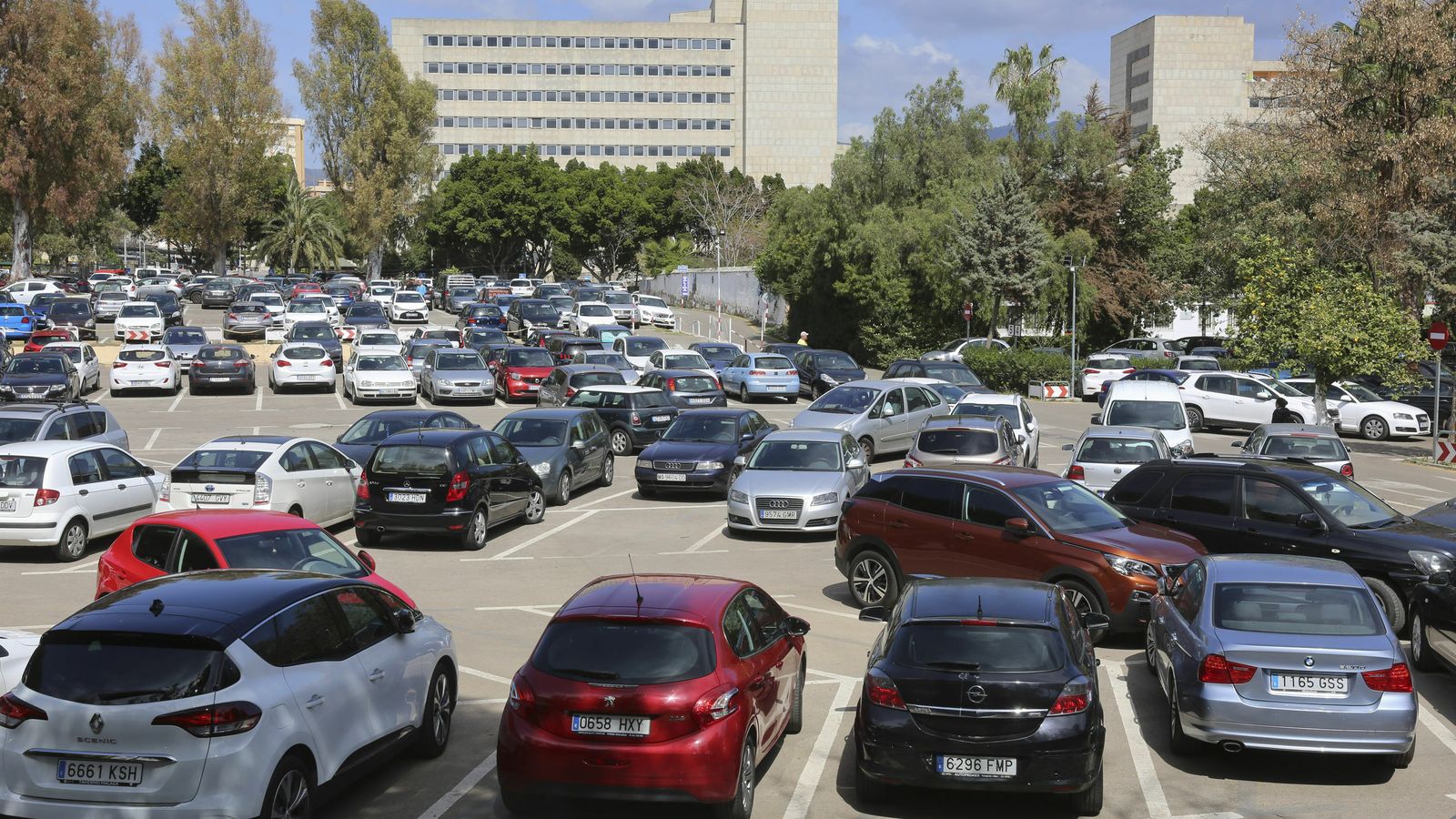 Aparcamiento del Hospital Civil.