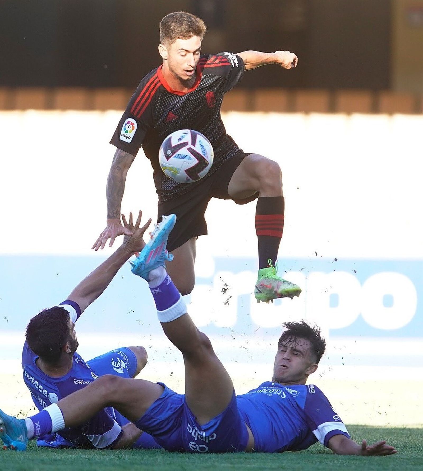 Acción de ataque del Granada en el triangular de Chapín