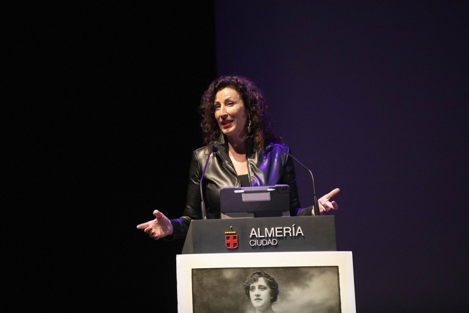 El estreno en Almería del largometraje documental "Concha Robles", en imágenes