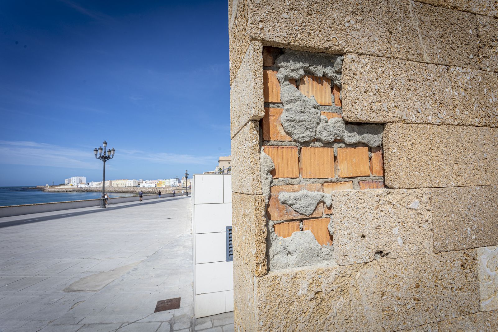 Imágenes del mirador del Campo del sur en mal estado