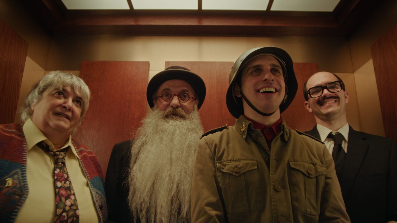 Gloria Fuertes, Valle-Inclán, Gila y López Vazquez bajan del Cielo en el spot de Campofrío