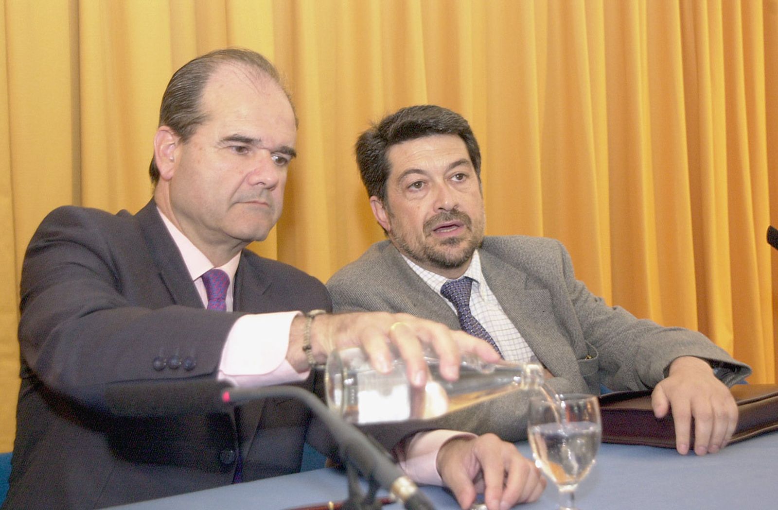 Javier Barrero, toda una vida ligado a la política onubense en imágenes