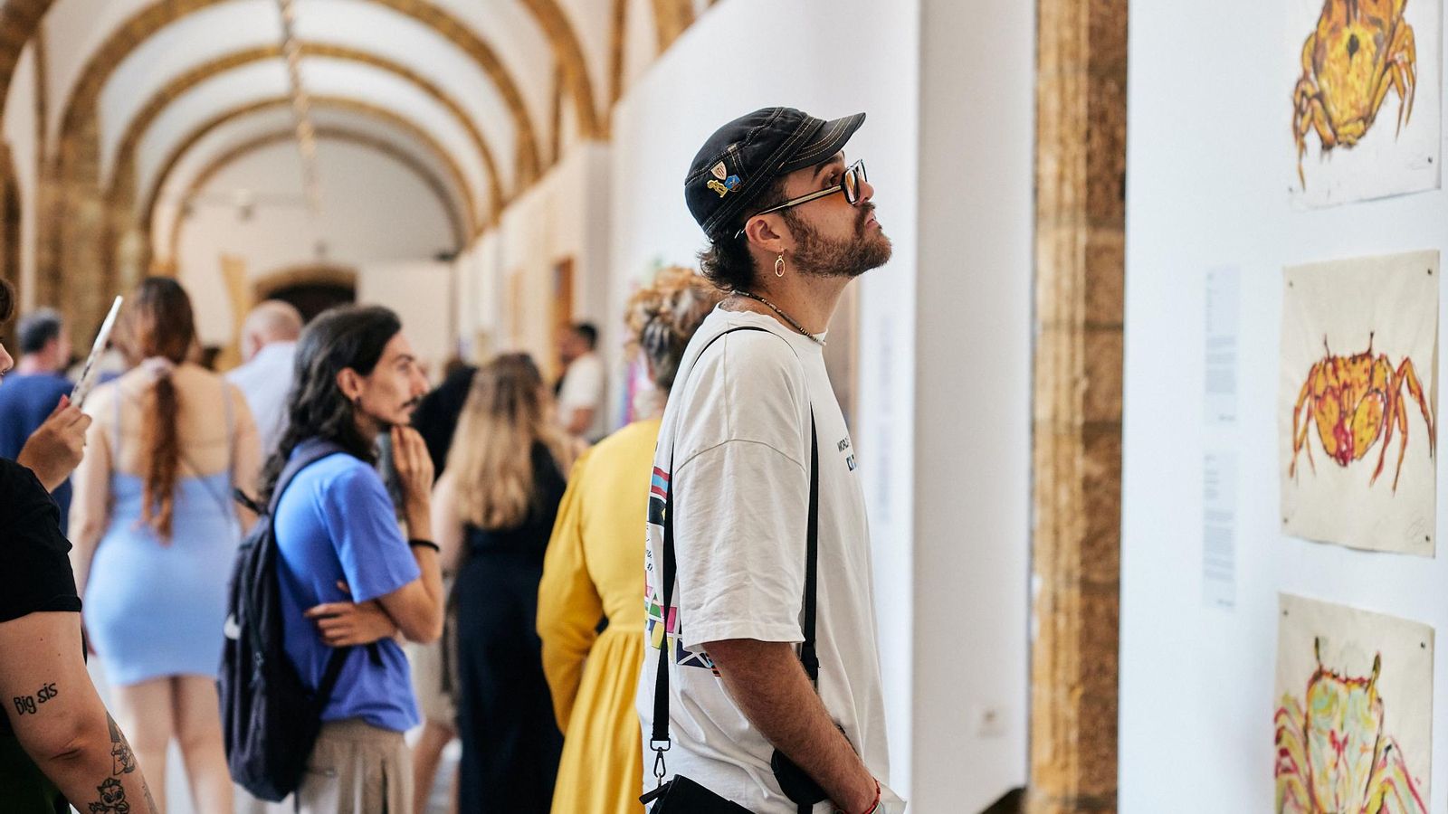 Visitantes en la muestra Sures Exhibition.