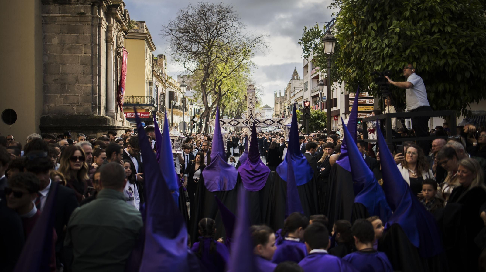 Imágenes de la Hermandad de la Soledad en el Viernes Santo de Jerez 2025