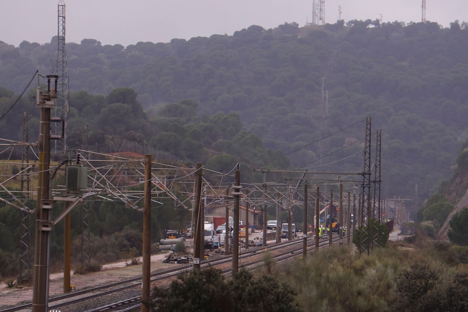 Retirados de las vías los últimos restos del tren Alvia siniestrado en Adamuz, en fotos