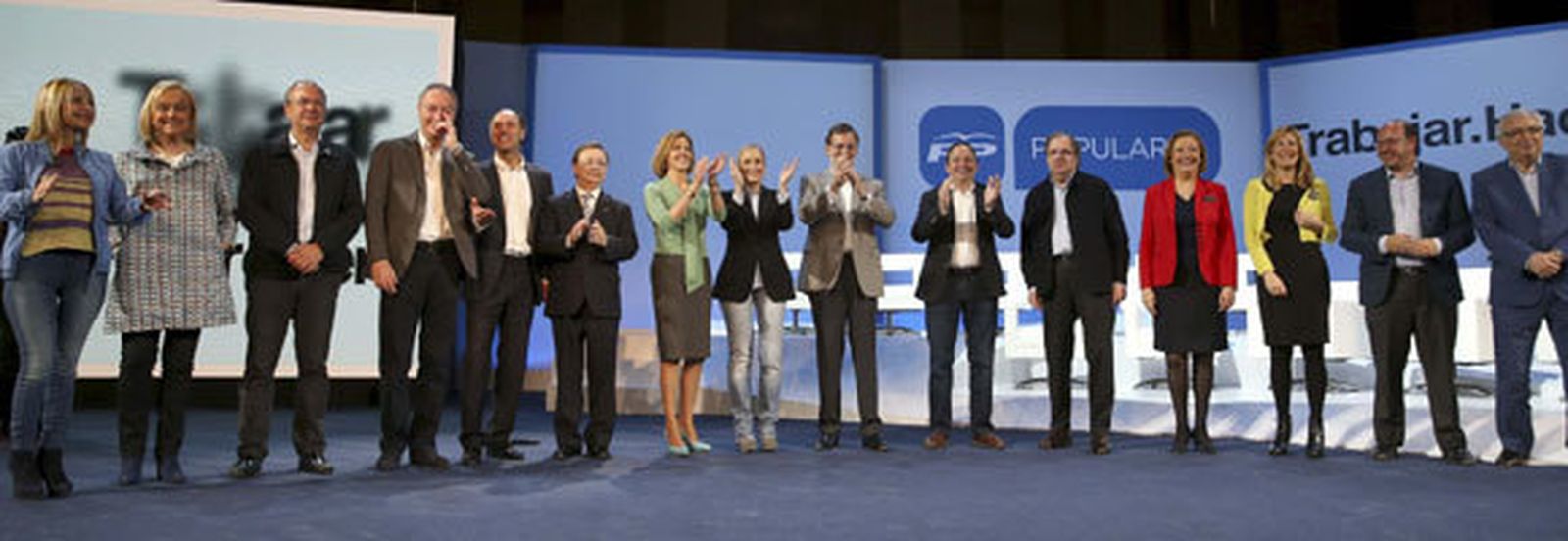Rajoy posa con sus candidatos autonómicos en la clausura de la convención del PP