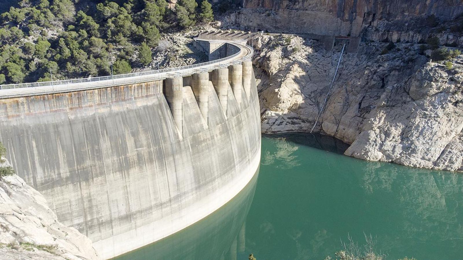 Presa del pantano de Quiebrajano en Jaén.