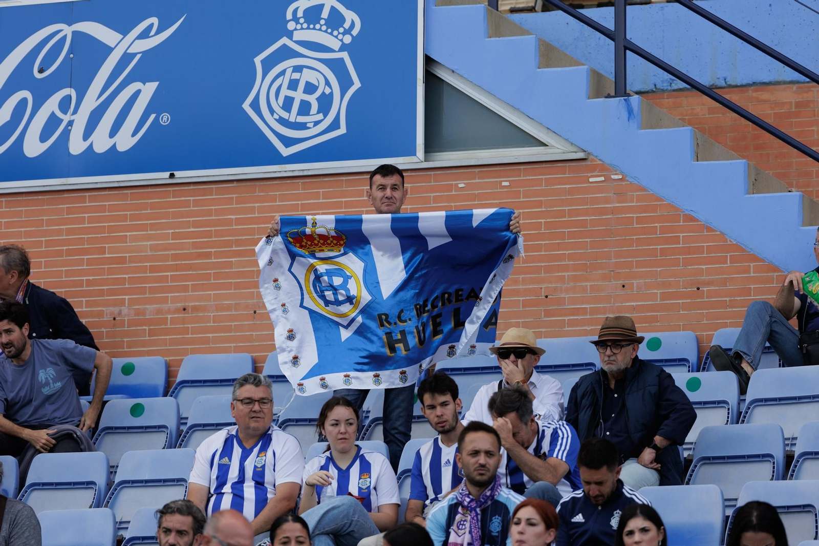 Las mejores imágenes de la afición del Recre en el partido contra la Segoviana