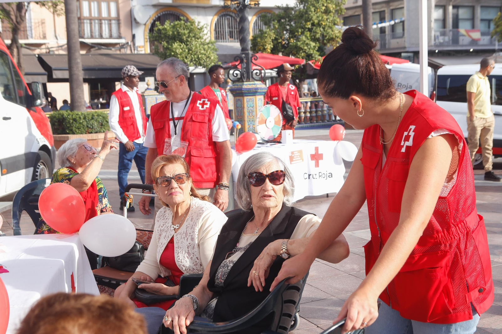 Fotos del Día de la Banderita de la Cruz Roja en la Plaza Alta de Algeciras