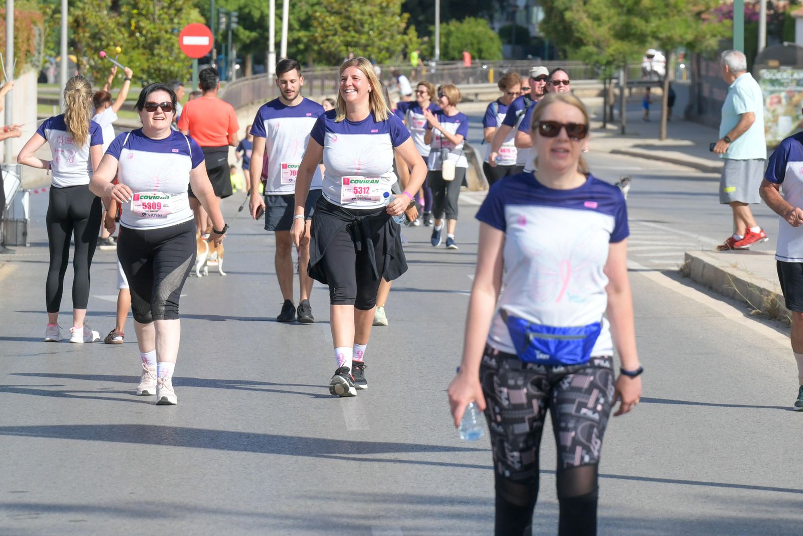 Las imágenes de la Carrera de la Mujer de este domingo en Granada