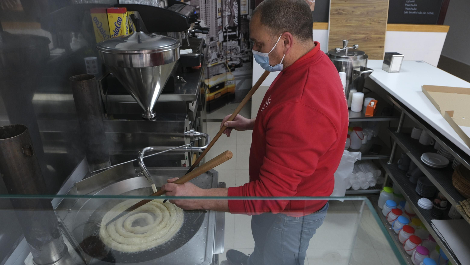 Fotogalería churro-pizza. Churrería Plaza Mayor. Huércal Overa.