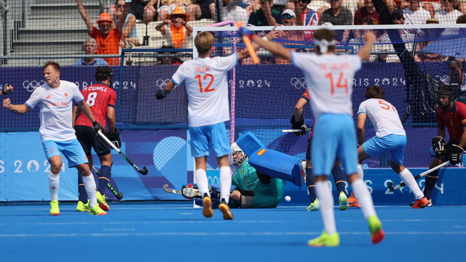 Los jugadores de Países Bajos celebran uno de los goles contra España.