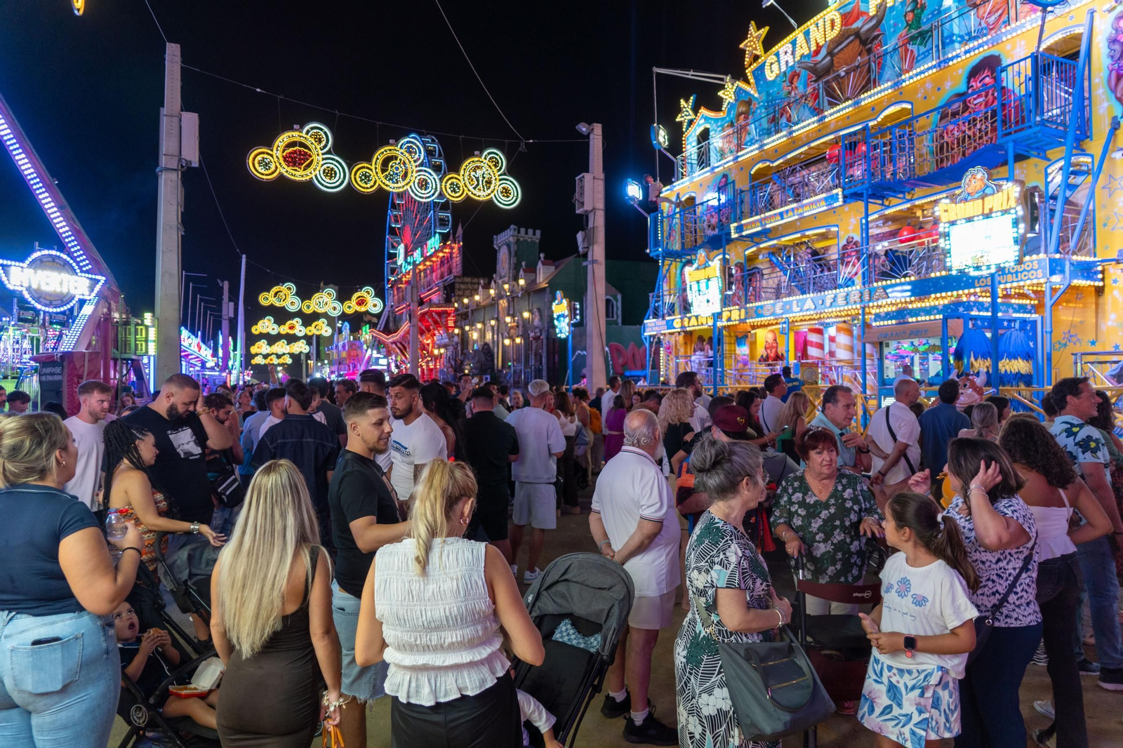 Colombinas 2025: Imágenes del ambiente el primer día de las Fiestas Colombinas