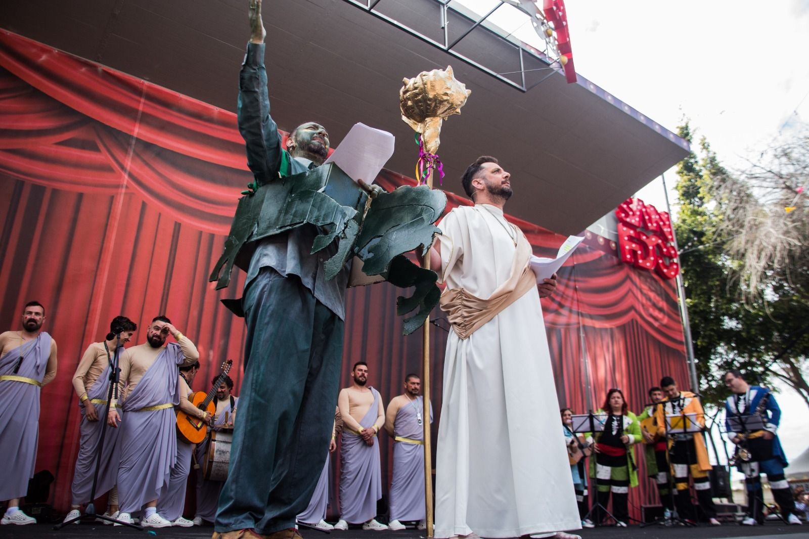 Juanma Bocuñano ejerció de Dios Melkart del Carnaval de San Fernando en 2022