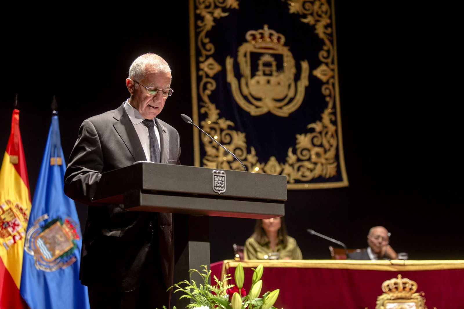 Las imágenes del acto de entrega de la Medalla de la Ciudad a Juan García Cubillana en San Fernando