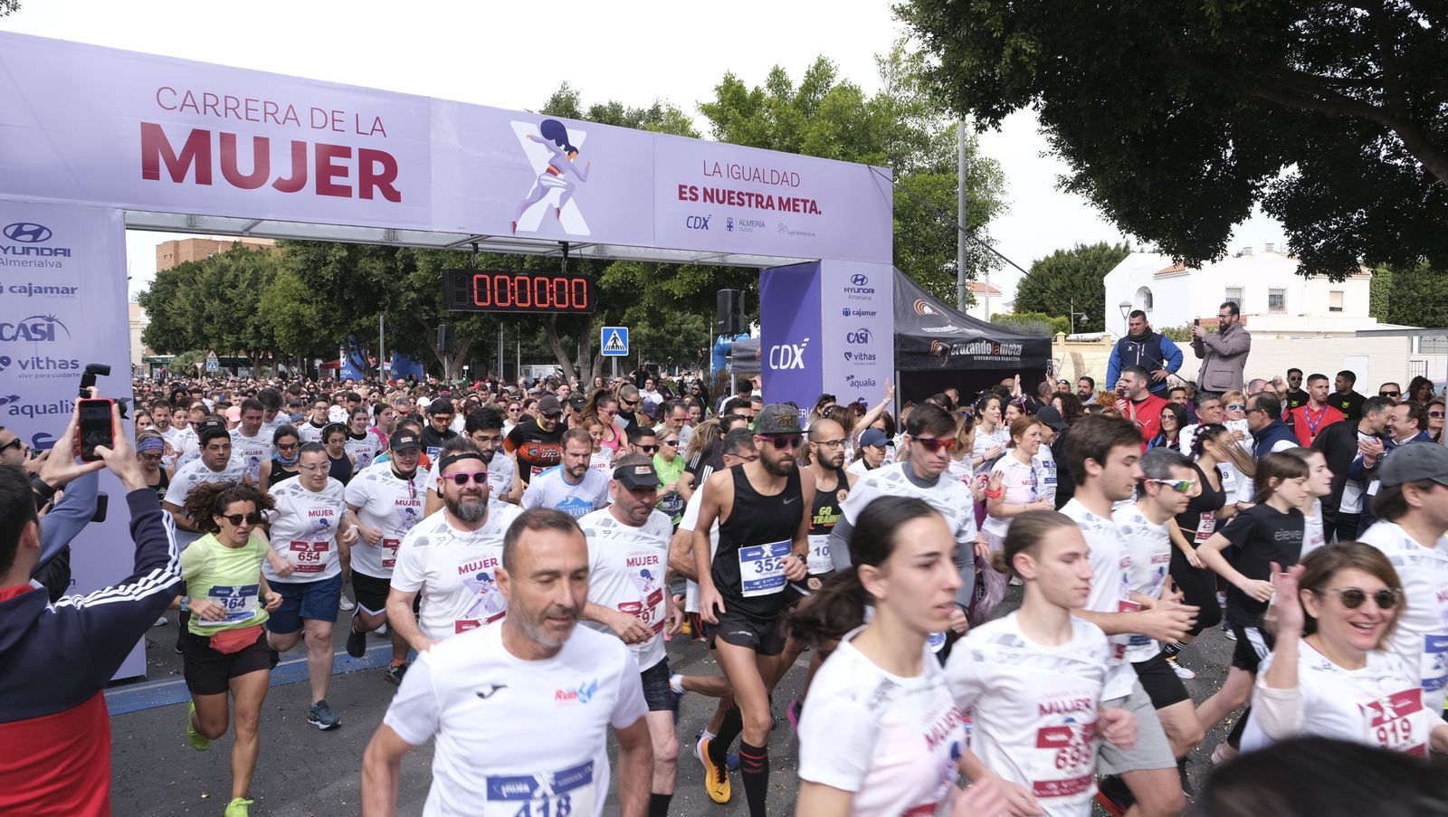 Imágenes de la Carrera de la Mujer 2023 en Almería