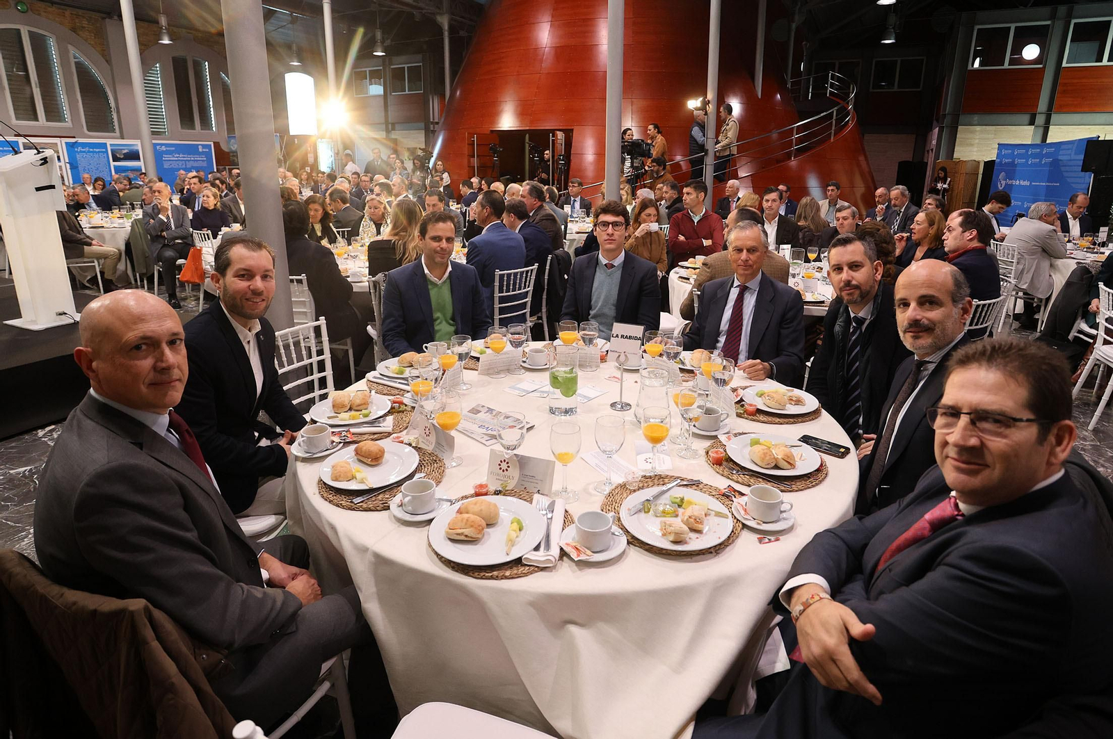 Imágenes del desayuno-coloquio con Jorge Paradela en el Foro Joly Andalucía celebrado en Huelva