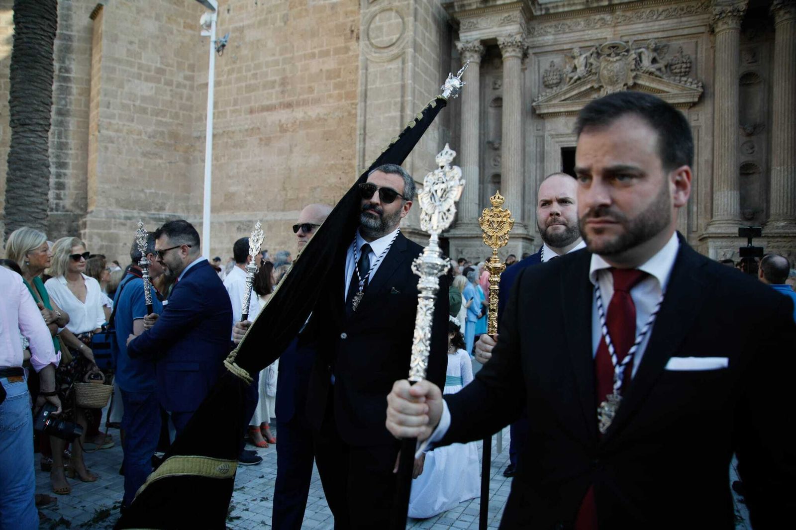 Imágenes de la procesión del Corpus Christi en Almería: así han sido la misa y la posterior marcha por la capital
