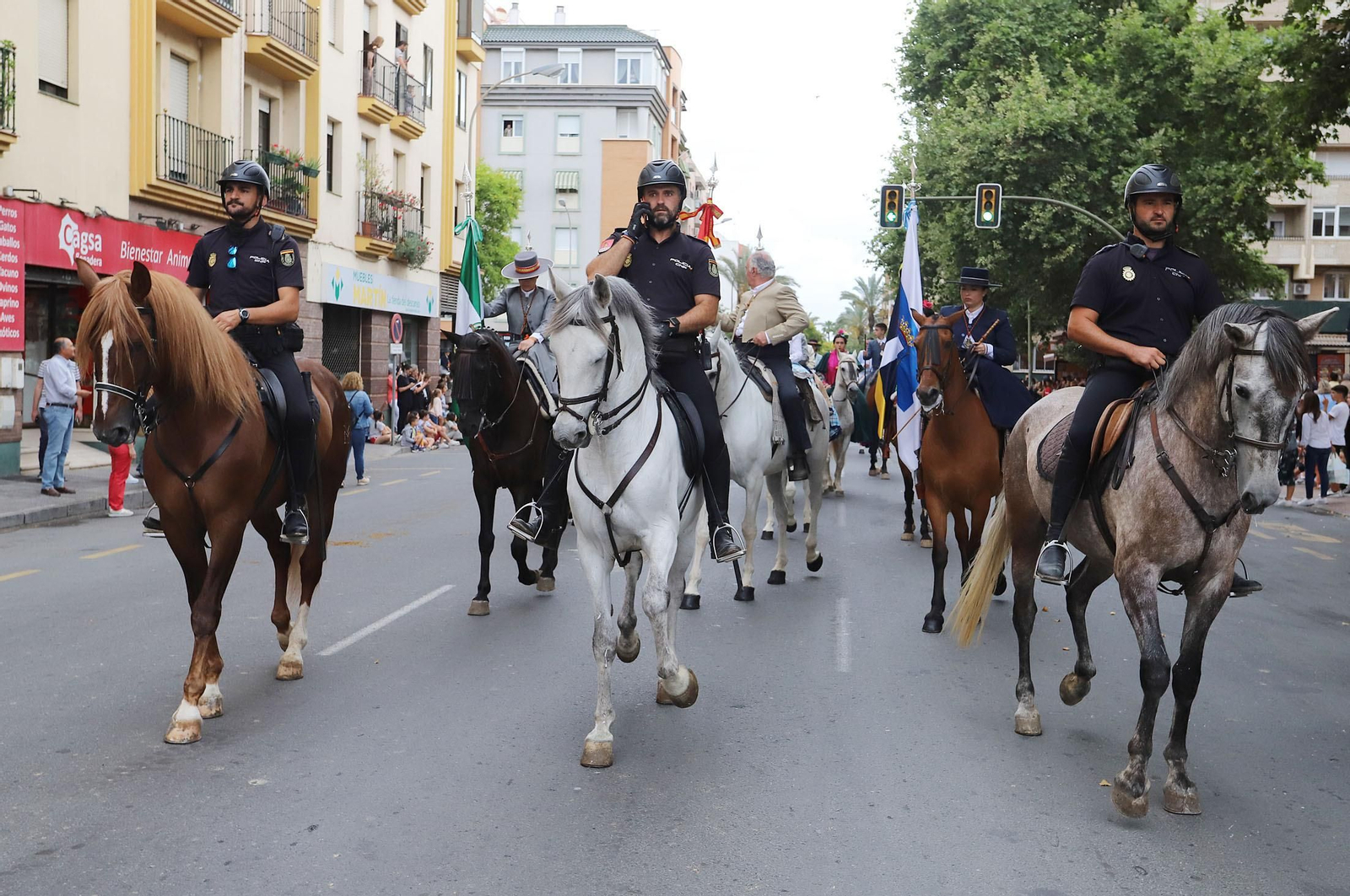 Imágenes de Emigrantes en la Comandancia de la Guardia Civil