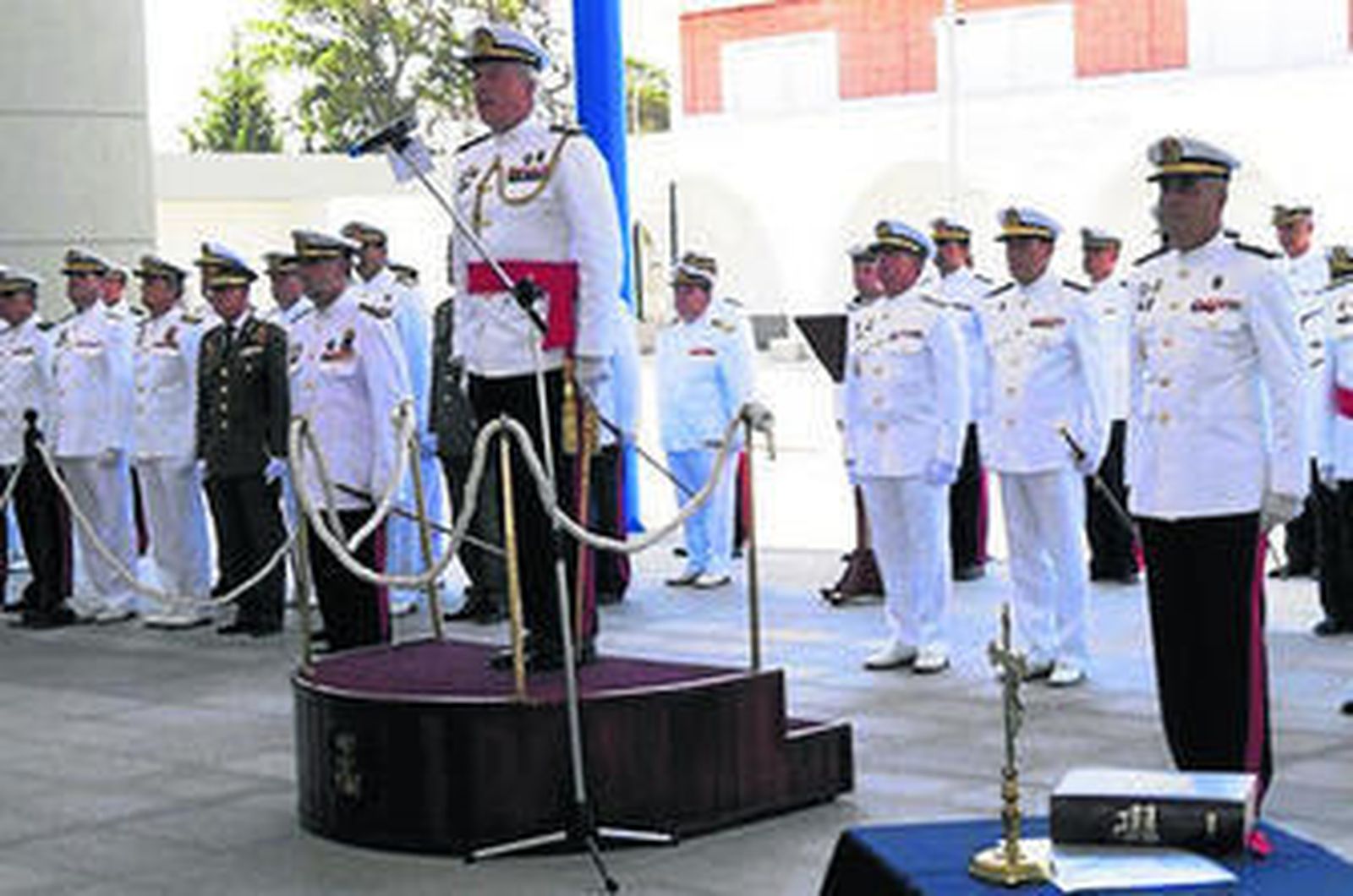 El Comgeim preside el acto de ayer en San Fernando. A la derecha de la imagen, el teniente coronel Souto Aguire.