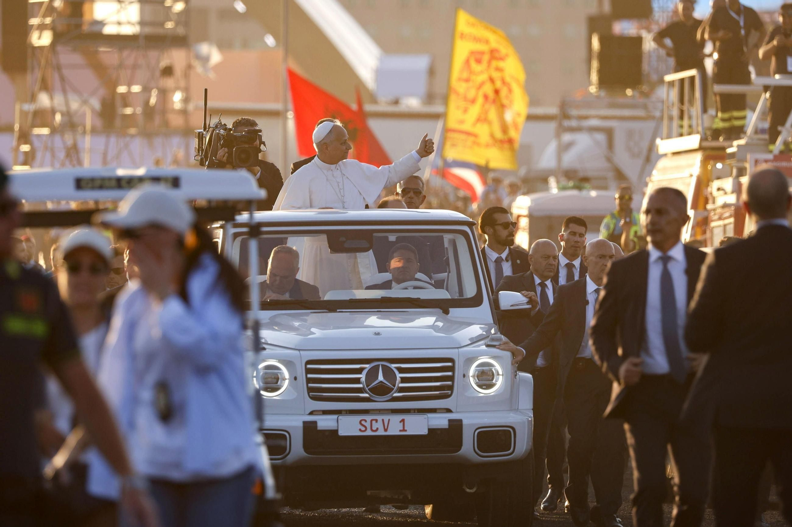 Pope Leo XIV celebrat (14130555).jpg