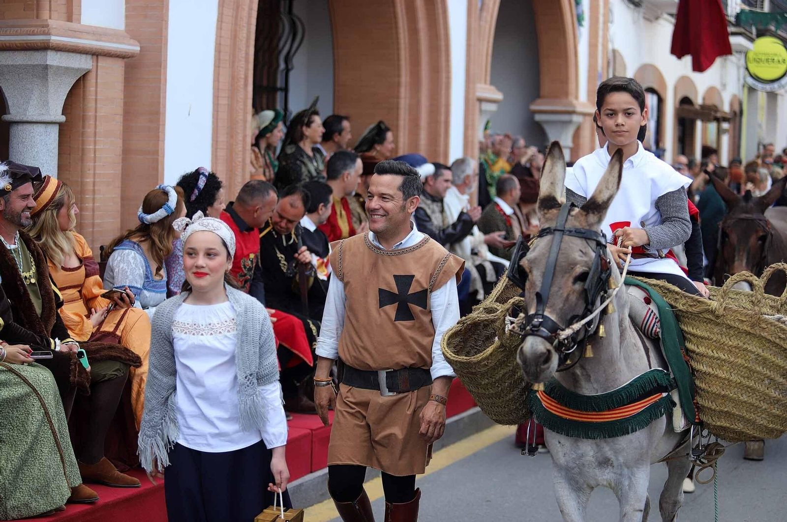 Imágenes del gran ambiente en la Feria Medieval de Palos de la Frontera, Huelva