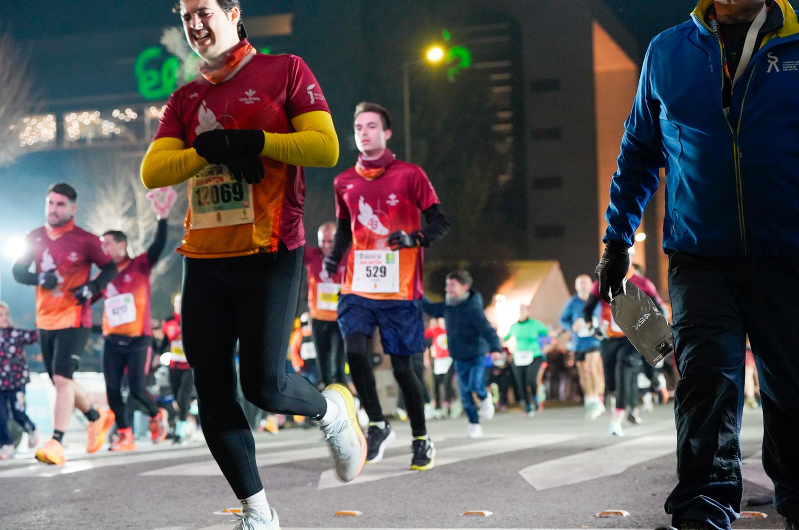 En imágenes: búscate en tu llegada a meta de la Carrera de San Antón 2026 (15)