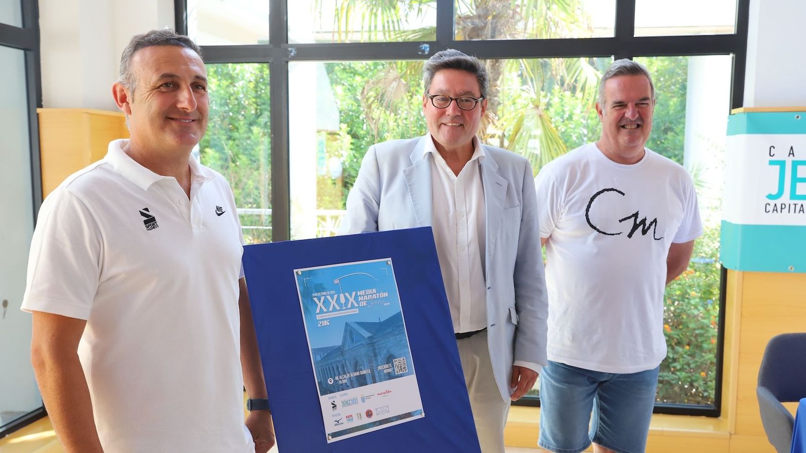 José Ángel Aparicio, en compañía de Diego Molina de Sportmadness y del corredor y speaker Antonio Martín Bejarano.