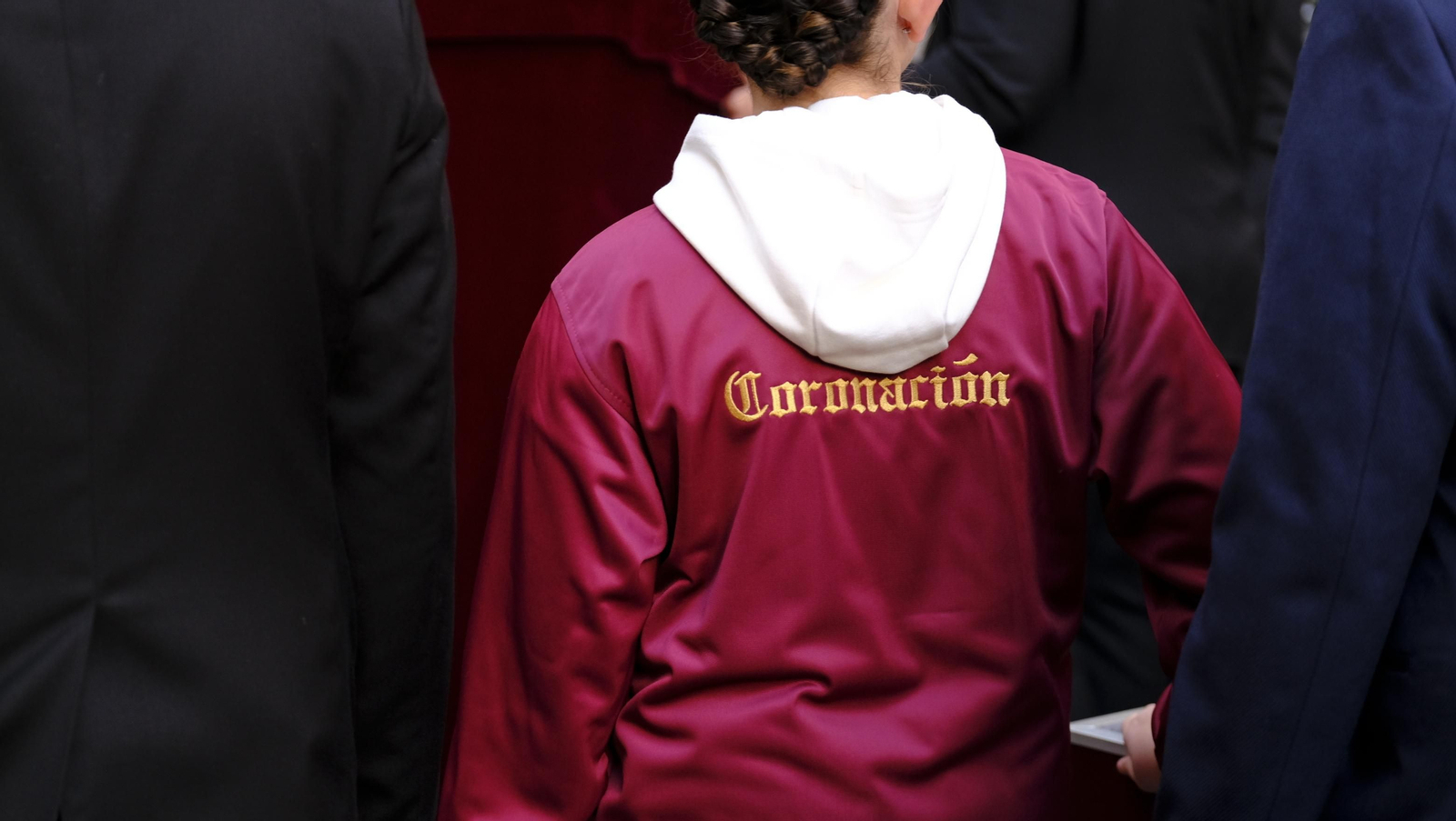 Coronación desaría al viento en su estación de Penitencia