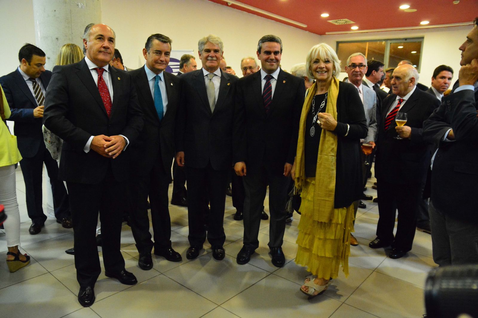 Las imágenes del ministro Alfonso Dastis en el Foro Joly