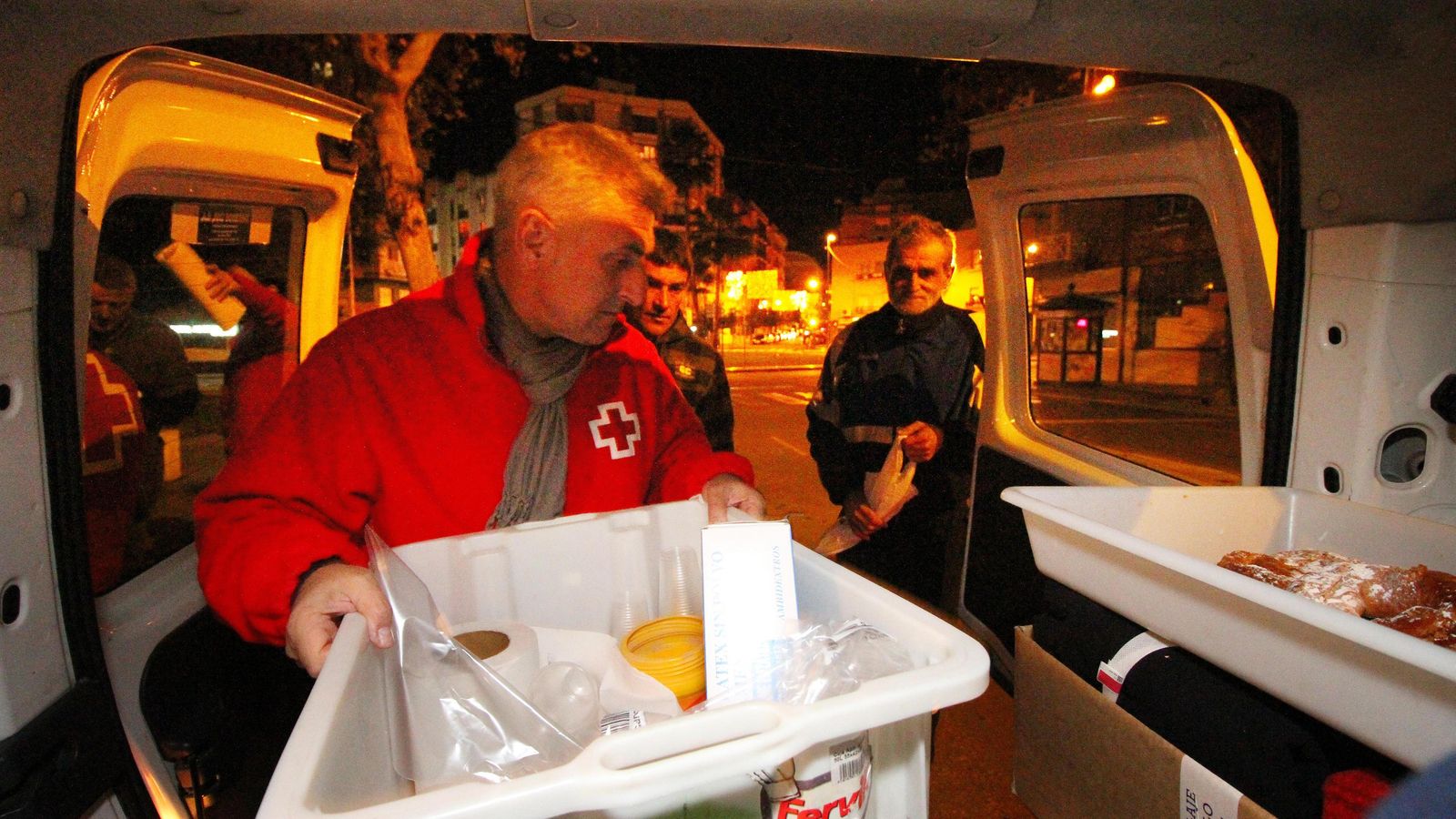 Voluntarios de Cruz Roja en una de sus salidas nocturnas en 2017