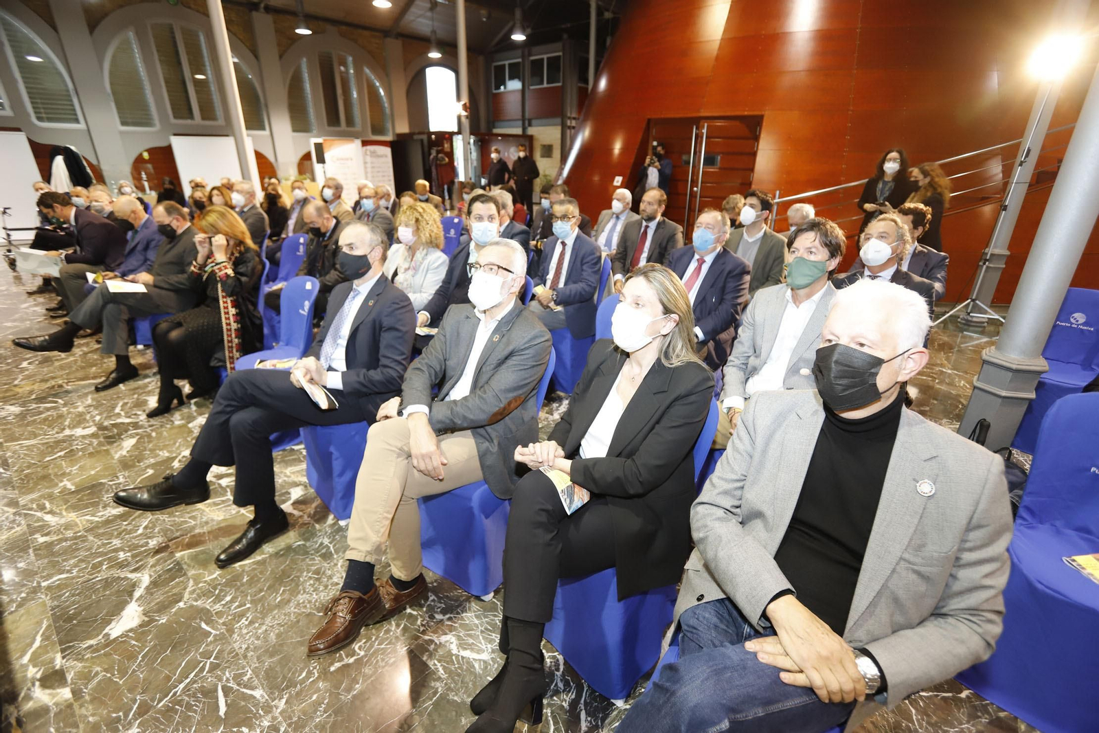 Imágenes de las jornadas del encuentro ‘Pasado, presente y futuro de la Minería Metálica en Huelva’,  en las cocheras del Puerto