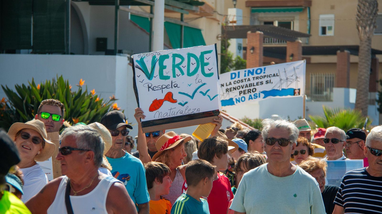 Multitud de personas se han unido a la marcha